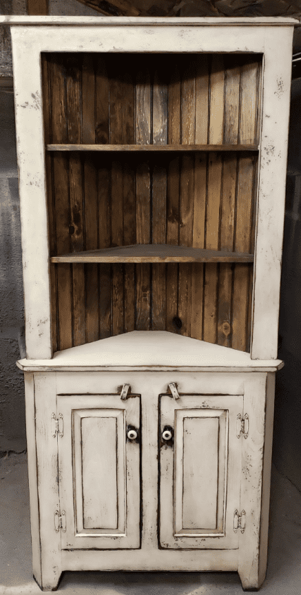 Primitive corner hutch